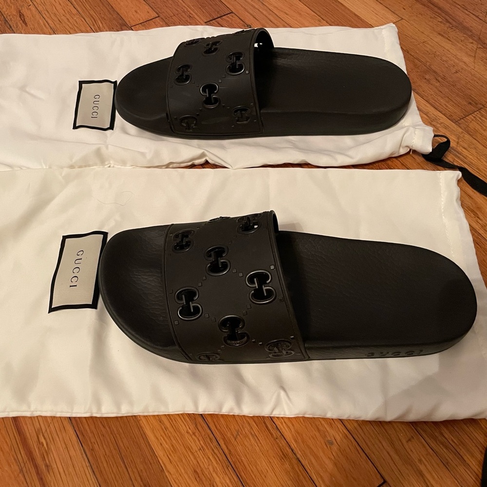 Black rubber Gucci slides